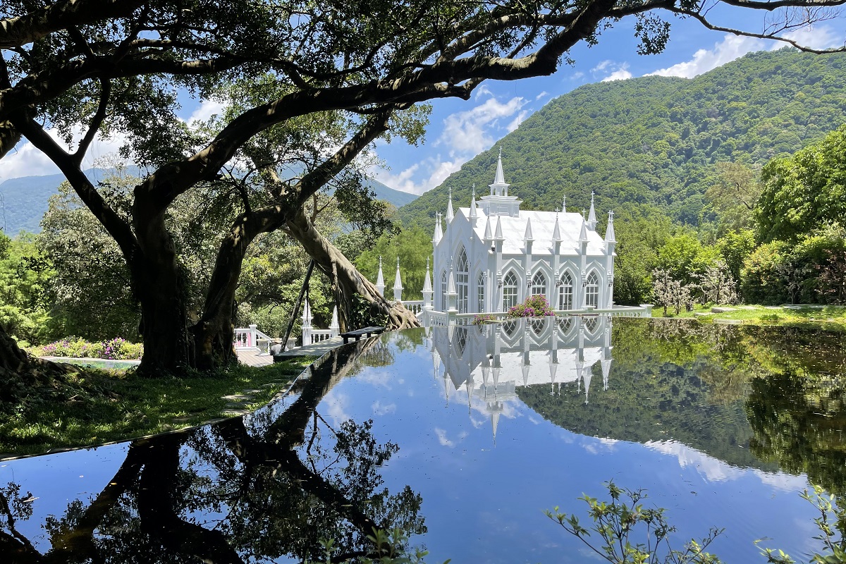 即時熱門文章：【台北市旅遊】真愛桃花源：像極了愛情！一秒到歐洲！台北市隱藏版秘境景點、陽明山文化大學旁浪漫約會餐廳、網美婚紗拍照樂園 5518