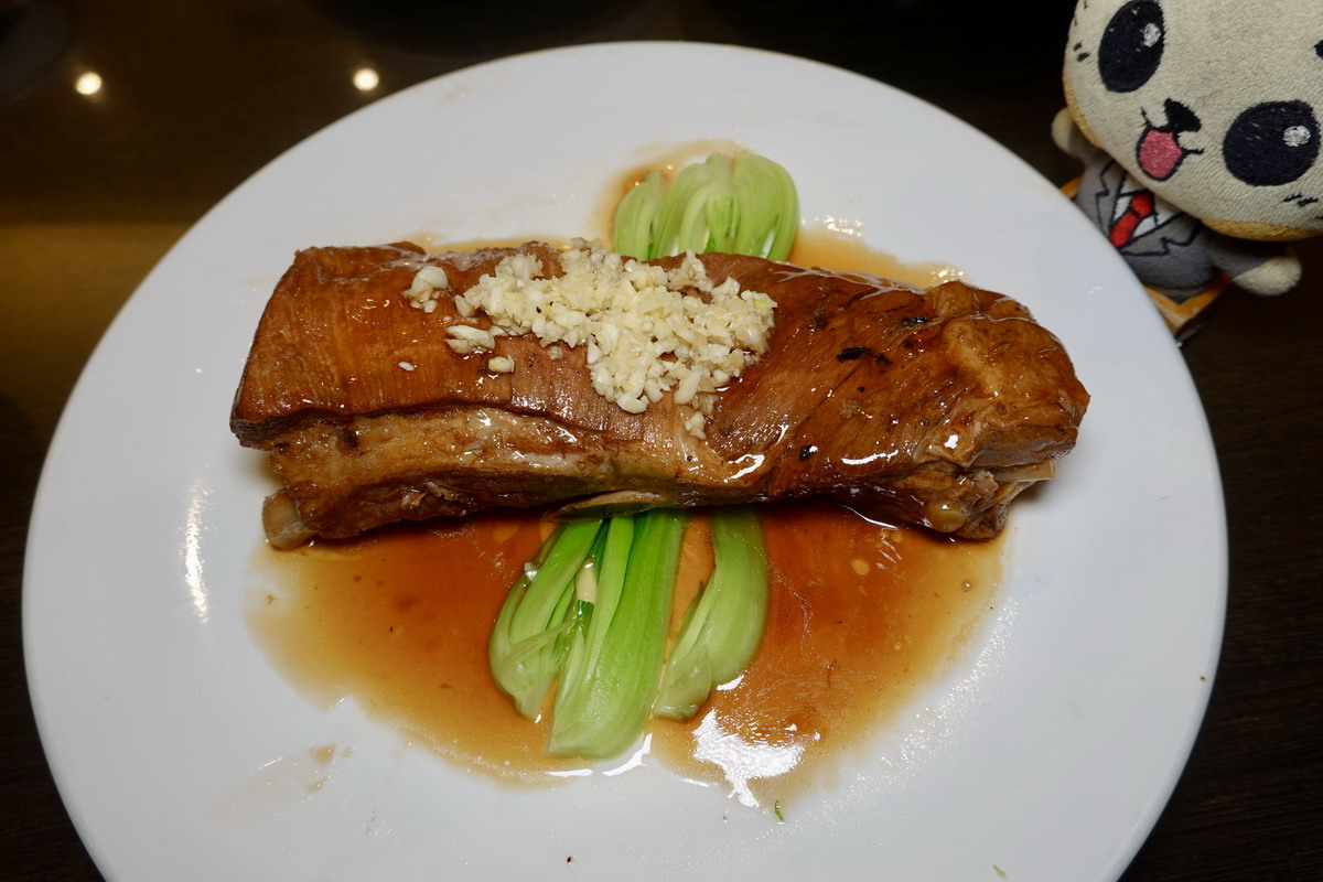 即時熱門文章：【台北小巨蛋站美食】花娘小館 2026：輝達 Nvidia 創辦人黃仁勳超級愛店，每次回台必訪，最愛蒼蠅頭，經濟實惠家常菜（附完整菜單）7249