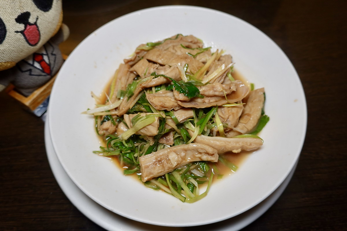 【台北小巨蛋站美食】花娘小館 2026：輝達 Nvidia 創辦人黃仁勳超級愛店，每次回台必訪，最愛蒼蠅頭，經濟實惠家常菜（附訂位及完整菜單）7249