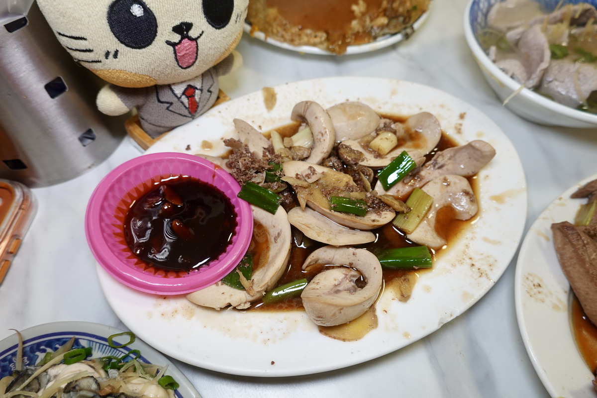 【台北寧夏夜市美食】賴雞蛋蚵仔煎 2026：蚵仔煎價錢天花板，寧夏夜市昔日排隊霸主，小吃店卻是餐館的價錢，漲價跑第一 7480
