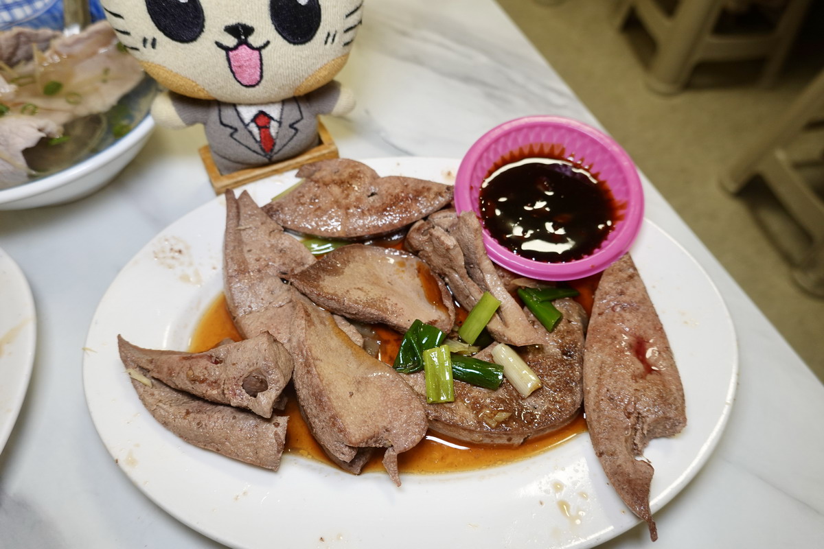 【台北寧夏夜市美食】賴雞蛋蚵仔煎 2026：蚵仔煎價錢天花板，寧夏夜市昔日排隊霸主，小吃店卻是餐館的價錢，漲價跑第一 7480