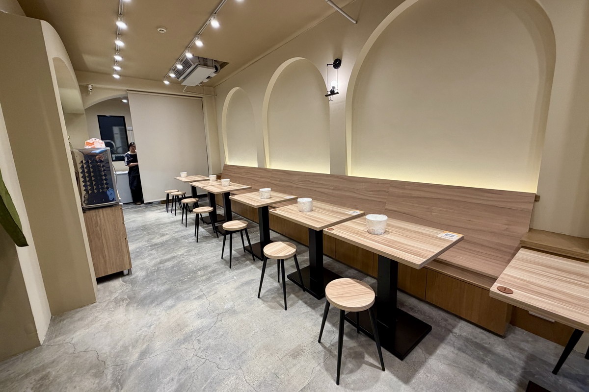 【台北科技大樓站美食】一三六食品商行 2026：痛風海鮮麵和牛肉麵都太狂啦，CP超值勝地，136海鮮麵開新分店 7358