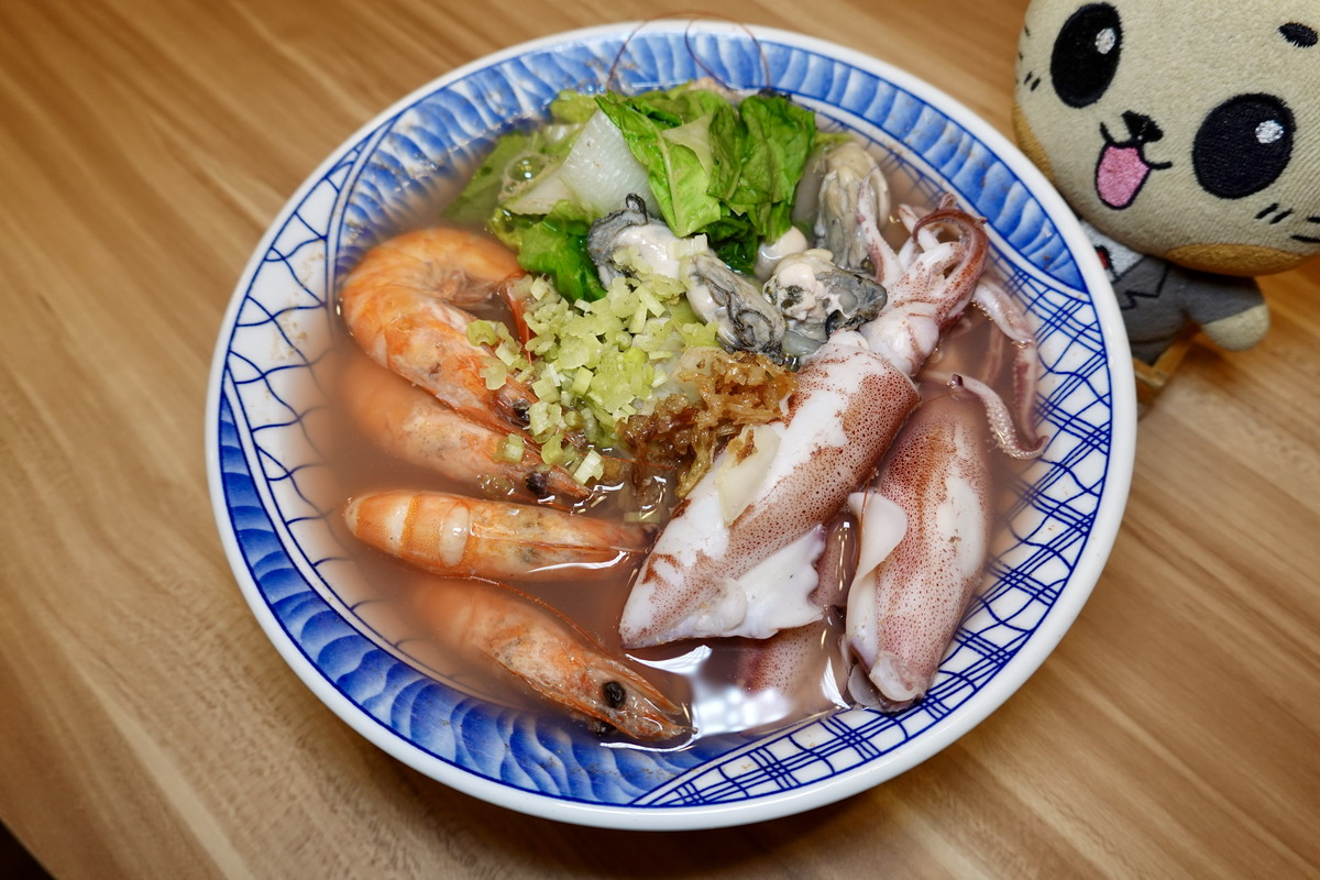 【台北科技大樓站美食】一三六食品商行 2026：痛風海鮮麵和牛肉麵都太狂啦，CP超值勝地，136海鮮麵開新分店 7358