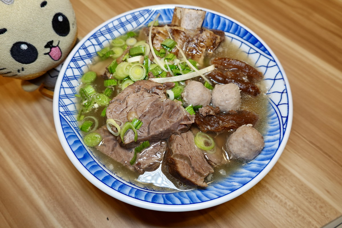 【台北科技大樓站美食】一三六食品商行 2026：痛風海鮮麵和牛肉麵都太狂啦，CP超值勝地，136海鮮麵開新分店 7358