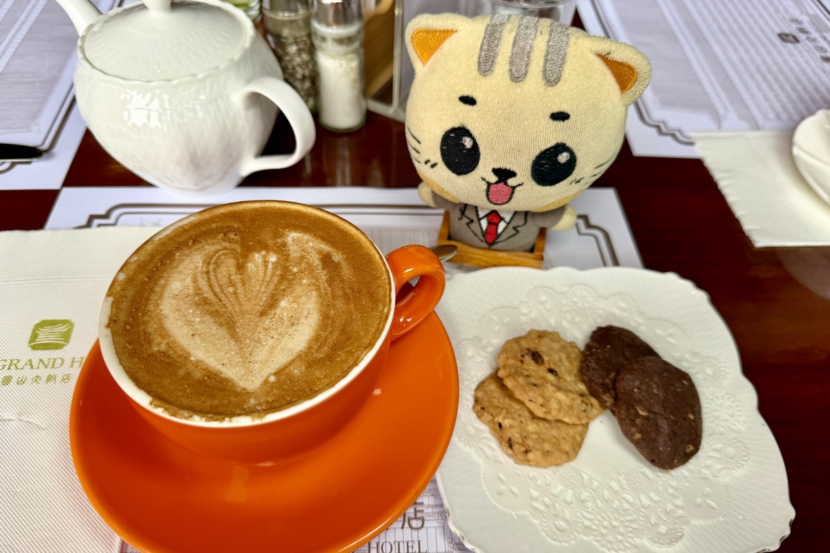 【台北圓山站美食】圓山大飯店限量版中秋月餅禮盒：花園咖啡廳的貨布雞蛋糕與冠軍珍珠奶茶 5838