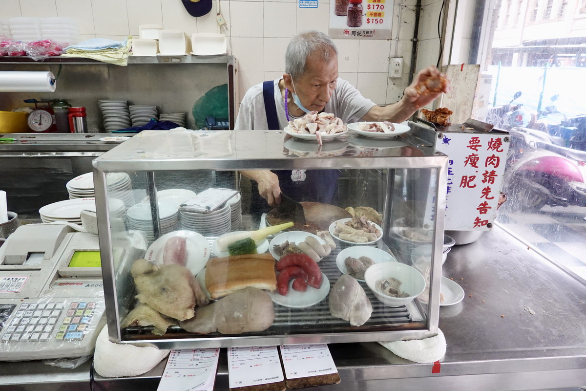 【台北龍山寺站美食】周記肉粥店 2025:台北三大台式紅燒肉之一,萬華剝皮寮美食地標,70年肉粥老店,在地人的台式早餐 6975 【台北龍山寺站美食】周記肉粥店 2025:台北三大台式紅燒肉之一,萬華剝皮寮美食地標,70年肉粥老店,在地人的台式早餐 6975