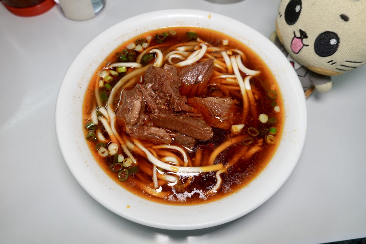 【台北西門站美食】桃源街老王記牛肉麵 2026：被颱風吹掉招牌的牛肉麵老店，1956年創業，正宗桃源街牛肉麵，觀光客愛店 7473