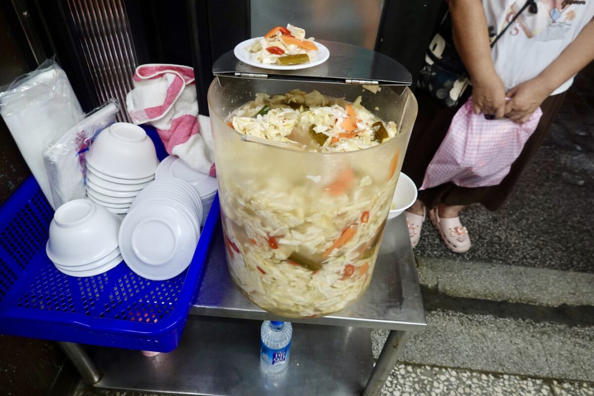 【台北西門站美食】桃源街老王記牛肉麵 2026：被颱風吹掉招牌的牛肉麵老店，1956年創業，正宗桃源街牛肉麵，觀光客愛店 7473