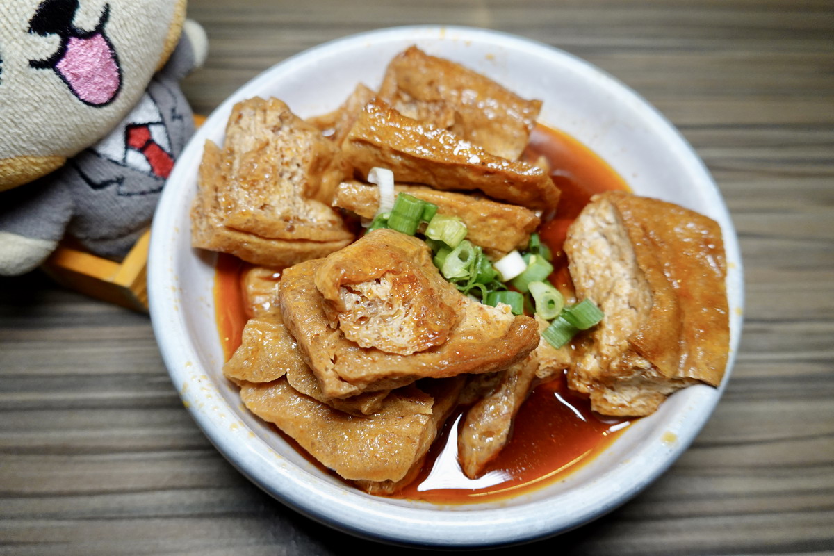 【台北忠孝敦化站美食】牛肉麵・雞湯：牛肉麵夜間部之王，年輕人排隊店，加熱滷味很棒，宵夜好選擇 6038