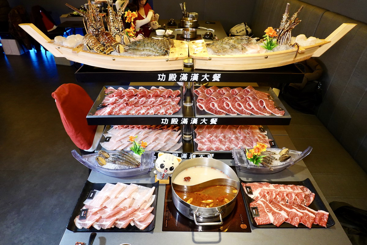 即時熱門文章：【台北中山站美食】功殿火鍋旗艦店：600坪主餐加自助吧吃到飽火鍋店，428元起就吃得到，從兩個人到企業團體包場都適合，當月壽星還送肉蛋糕 6523