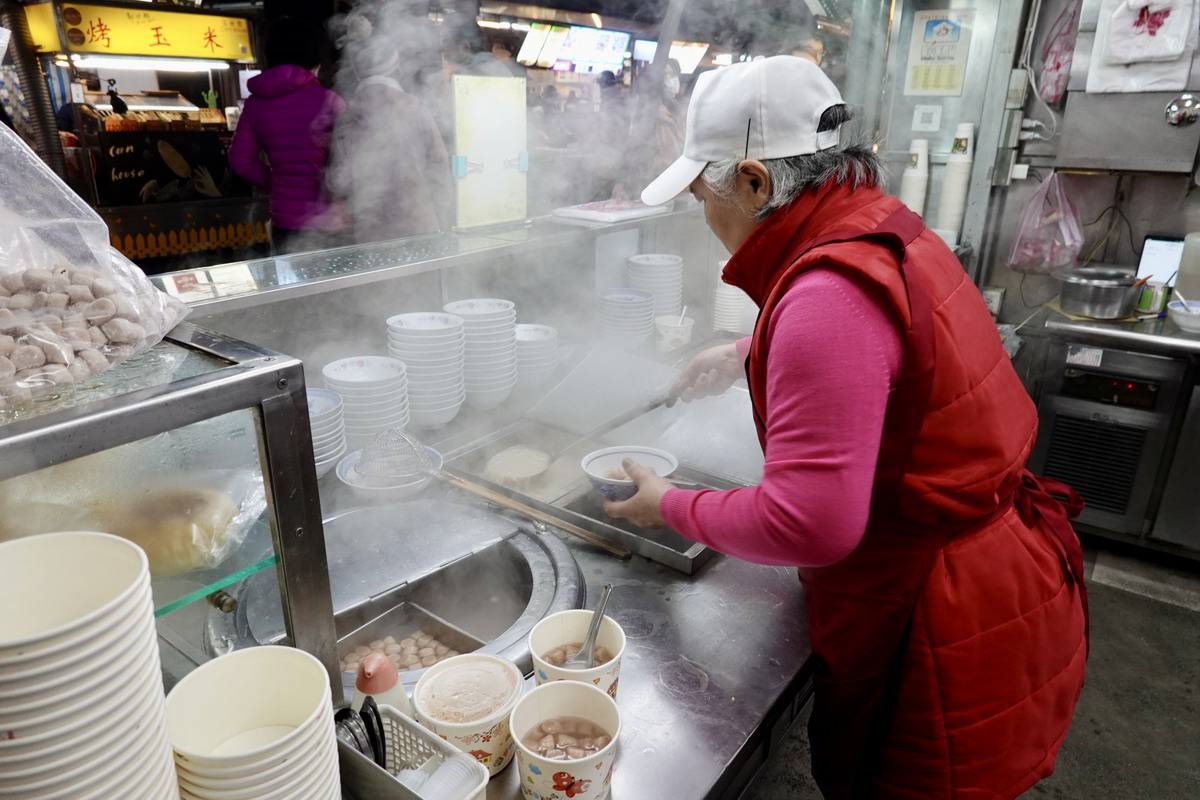 【台北南機場夜市美食】八棟圓仔湯 2024：啦啦隊女神李多慧吃的湯圓，南機場夜市熱門甜品店，1977年創業，每逢冬至生意必爆炸 6558