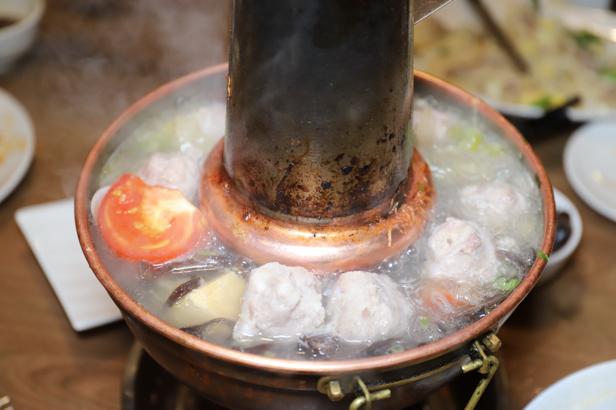 【台北永春站美食】無敵水餃 2025：炸水餃爆汁好吃，還有酸菜鍋、搶鍋麵及私房功夫菜（有售冷凍食品）7011