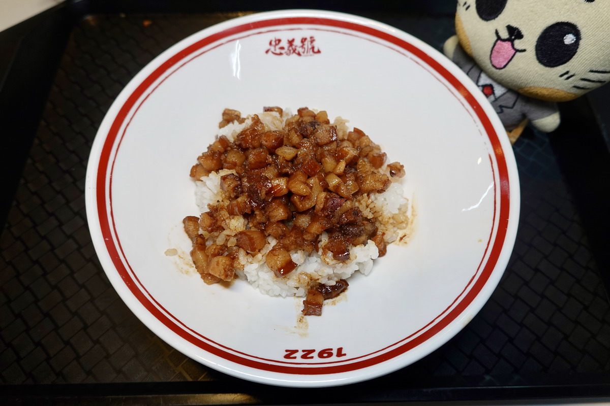 【台北龍山寺站美食】忠義號古早味台式便當 2026:1922年創立百年老招牌,大支炸雞腿、炸馬頭魚,高CP值便當,價錢超佛心 7452 【台北龍山寺站美食】忠義號古早味台式便當 2026:1922年創立百年老招牌,大支炸雞腿、炸馬頭魚,高CP值便當,價錢超佛心 7452