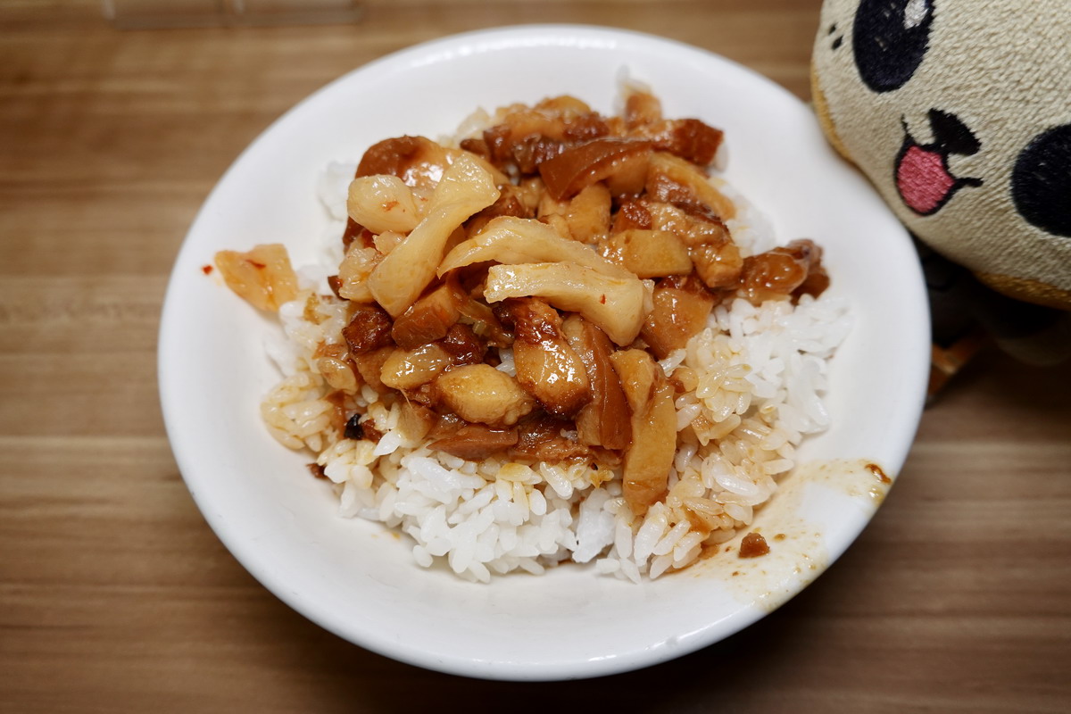 【台北永春站美食】施家麻油腰花 2025:麻油料理排隊名店,1973年創立,麻油雞、腰花、豬心都厲害,配碗滷肉飯就是台灣味 6913 【台北永春站美食】施家麻油腰花 2025:麻油料理排隊名店,1973年創立,麻油雞、腰花、豬心都厲害,配碗滷肉飯就是台灣味 6913