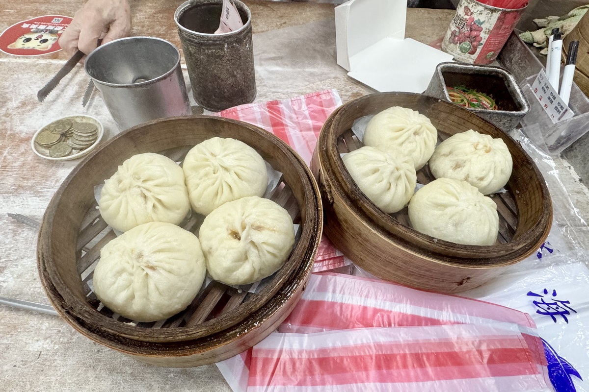 【台北中正紀念堂站美食】江浙四海包子店 2025：高CP值佛心小館，抗漲必收，排骨炒飯份量大誠意足，老闆資歷超狂根本活歷史 7136