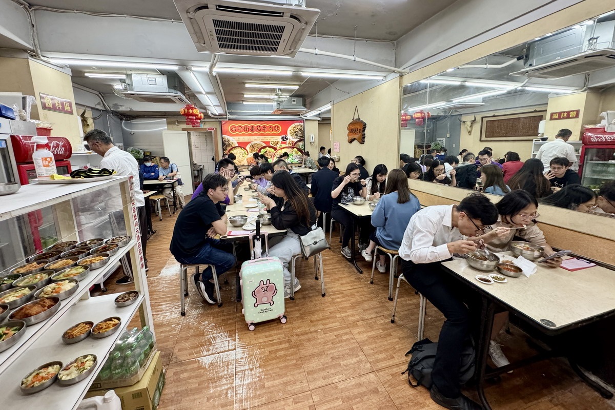 【台北松江南京站美食】四平街番茄牛肉麵 2025:四平街商圈鮮甜番茄牛肉麵與Q彈刀削麵條 6934 【台北松江南京站美食】四平街番茄牛肉麵 2025:四平街商圈鮮甜番茄牛肉麵與Q彈刀削麵條 6934