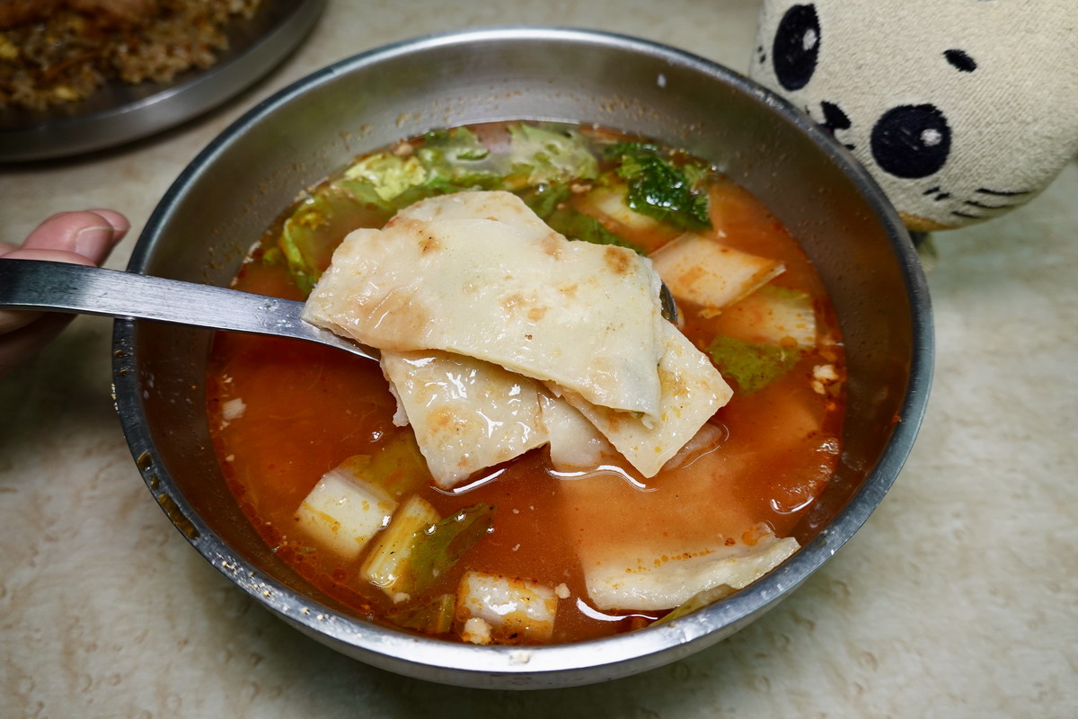 【台北松江南京站美食】四平街番茄牛肉麵 2025:四平街商圈鮮甜番茄牛肉麵與Q彈刀削麵條 6934 【台北松江南京站美食】四平街番茄牛肉麵 2025:四平街商圈鮮甜番茄牛肉麵與Q彈刀削麵條 6934