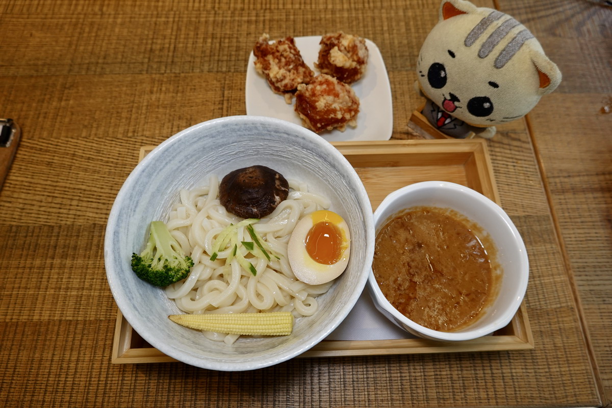 【台北南京復興站美食】Chiffon 手工蛋糕店 2026：被蛋糕耽誤的炸雞？外觀是蛋糕店，斜槓日式定食店和咖啡店，炸雞塊好好吃啊！7196