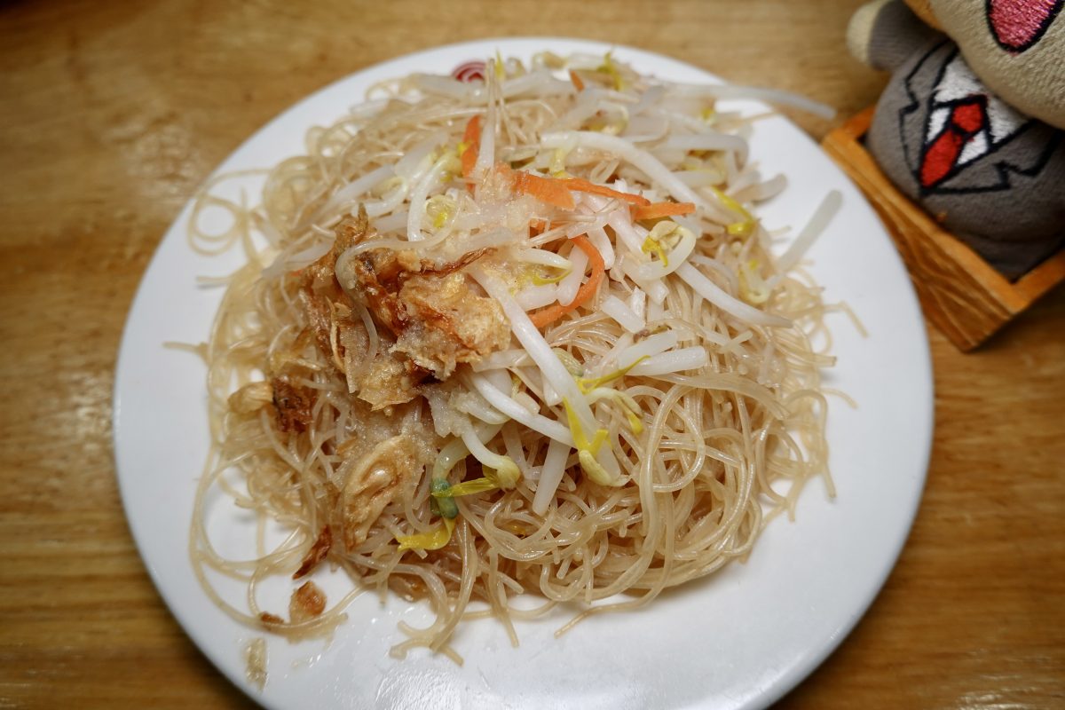 【台北龍山寺站美食】兩喜號魷魚羹 2026：龍山寺旁百年小吃店，萬華艋舺夜市美味魷魚羹、炒米粉與滷肉飯，在傳統中轉型創新的典範 7317