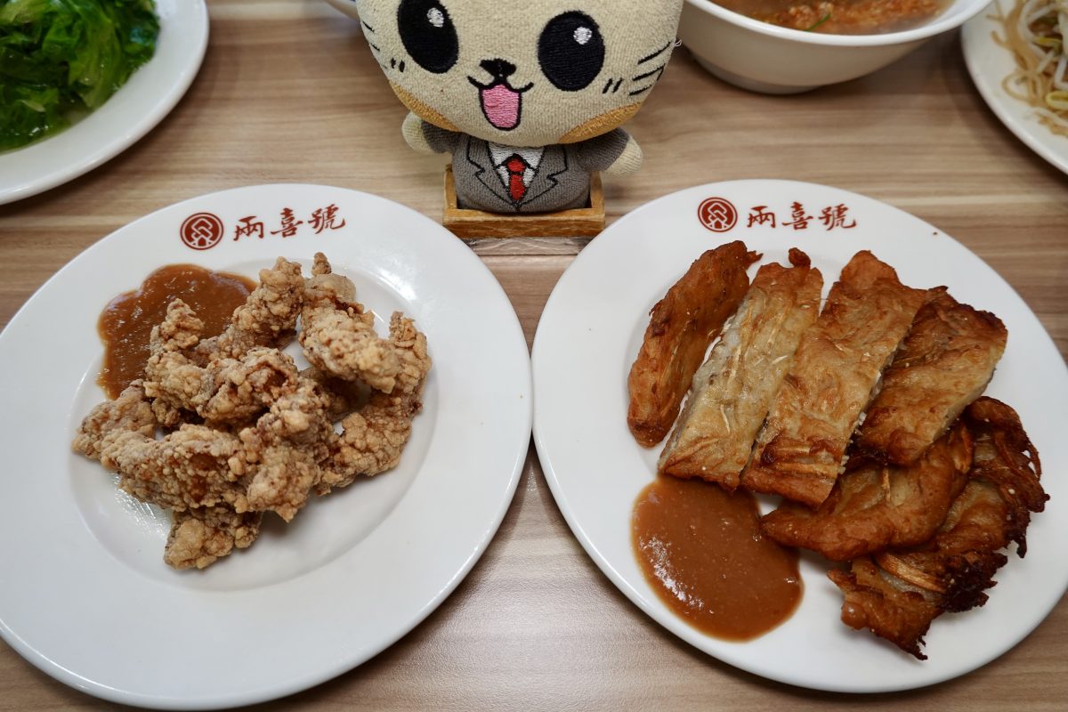 【台北龍山寺站美食】兩喜號魷魚羹 2026：龍山寺旁百年小吃店，萬華艋舺夜市美味魷魚羹、炒米粉與滷肉飯，在傳統中轉型創新的典範 7317