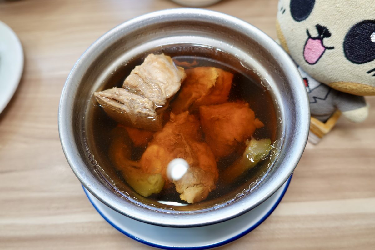 【台北龍山寺站美食】兩喜號魷魚羹 2026：龍山寺旁百年小吃店，萬華艋舺夜市美味魷魚羹、炒米粉與滷肉飯，在傳統中轉型創新的典範 7317