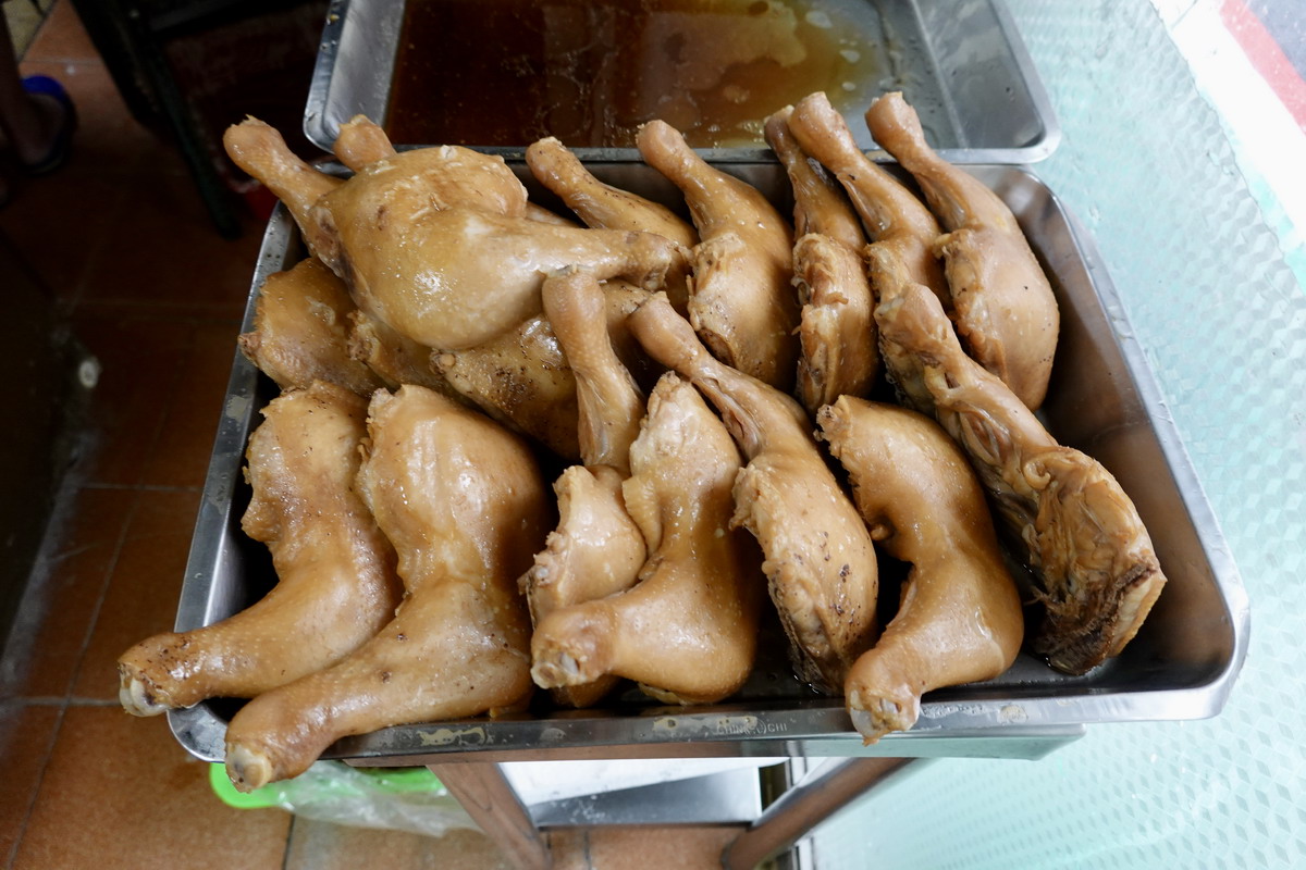 【台北忠孝復興站美食】億頓排骨：仁愛路圓環高CP值人氣便當店，排骨飯是招牌，雞腿飯很搶手，免費辣蘿蔔炒小魚干畫龍點睛 7157