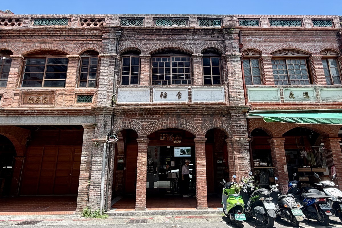 【台北市旅遊】大稻埕迪化街散步一日遊 2026:台北時光長廊(南北貨大街、霞海城隍廟、永樂市場、伴手禮推薦)6121 【台北市旅遊】大稻埕迪化街散步一日遊 2026:台北時光長廊(南北貨大街、霞海城隍廟、永樂市場、伴手禮推薦)6121