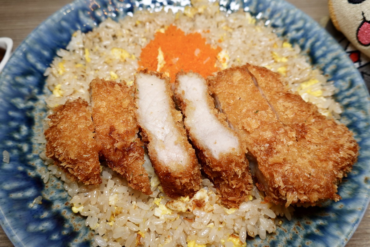 【台北行天宮站美食】蔚稻食堂 2025：炒飯配厚片炸豬排+炸大雞腿，隱藏在小巷內的高顏值文青風日式定食店 6990