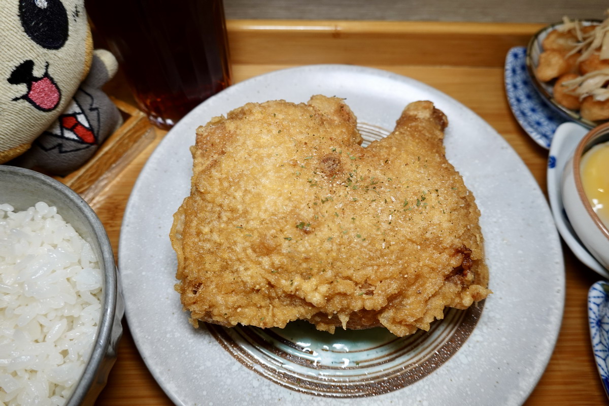 【台北行天宮站美食】蔚稻食堂 2025：炒飯配厚片炸豬排+炸大雞腿，隱藏在小巷內的高顏值文青風日式定食店 6990
