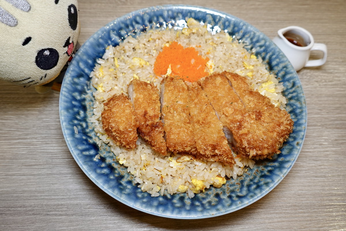 【台北行天宮站美食】蔚稻食堂 2025：炒飯配厚片炸豬排+炸大雞腿，隱藏在小巷內的高顏值文青風日式定食店 6990