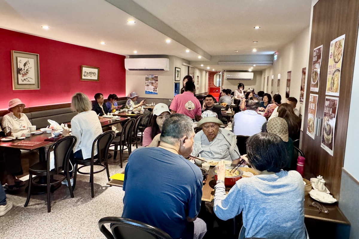 【台北東門站美食】高記信義小館 2025:一通電話改變命運!失去靈魂的70年老牌江浙餐廳,鐵鍋生煎包是招牌 6928 【台北東門站美食】高記信義小館 2025:一通電話改變命運!失去靈魂的70年老牌江浙餐廳,鐵鍋生煎包是招牌 6928