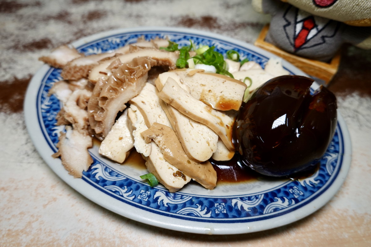 【台北忠孝新生站美食】濟南牛肉麵 2025:1976年創業,老牌紅燒牛肉麵,牛肉大塊豪邁夠爽快,隱藏吃法居然是加皮蛋!7022 【台北忠孝新生站美食】濟南牛肉麵 2025:1976年創業,老牌紅燒牛肉麵,牛肉大塊豪邁夠爽快,隱藏吃法居然是加皮蛋!7022