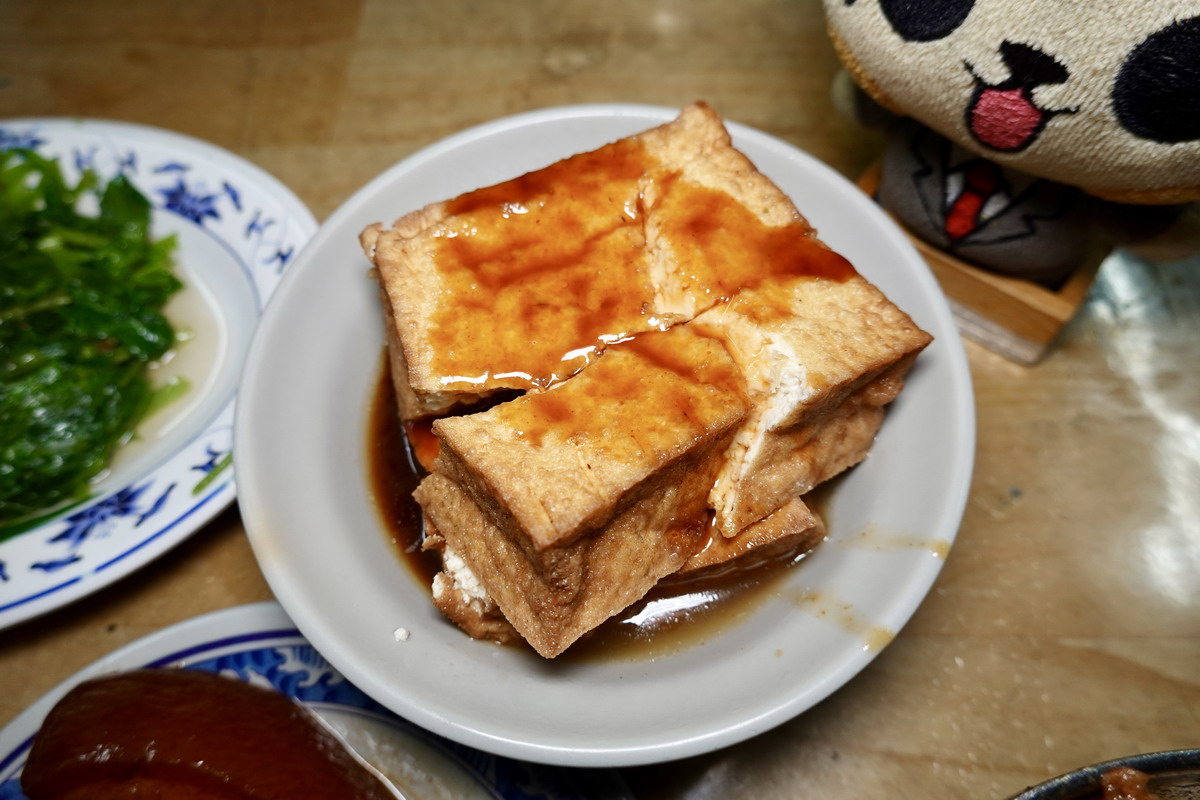 【台北中正紀念堂站美食】金峰魯肉飯 2025：人潮川流不息的滷肉飯名店，Google評價近1萬6千則，還有賣鼎邊趖 7141