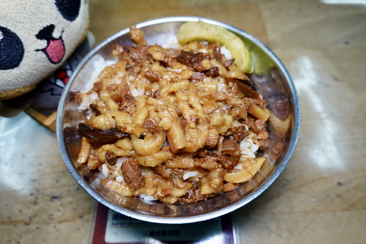 網站近期文章：【台北中正紀念堂站美食】金峰魯肉飯 2025：人潮川流不息的滷肉飯名店，Google評價近1萬6千則，還有賣鼎邊趖 7141