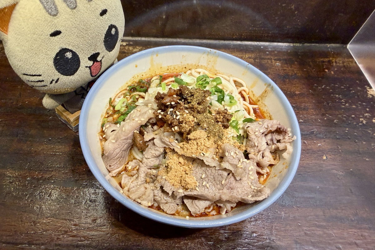 【台北南京復興站美食】蘭芳麵食館 2026：麻辣香氣迷人還有名人加持，遼寧夜市旁創新小麵店與私房滷味 7243