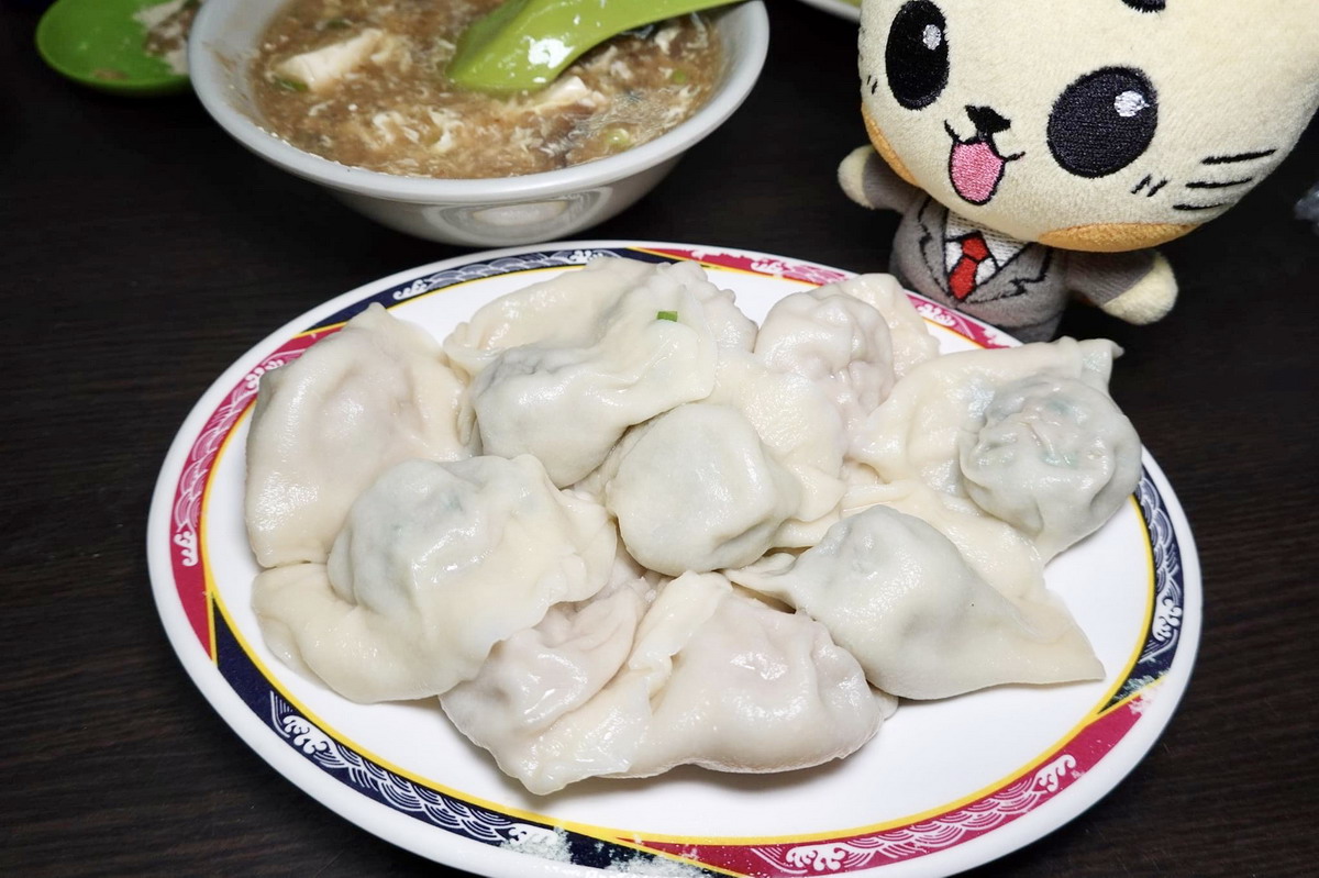 即時熱門文章：【台北南機場夜市美食】阿亮餃子館：南機場夜市三大水餃名店之一，大顆厚彈餃子還有正點酸辣湯，炒餅是特色 6392