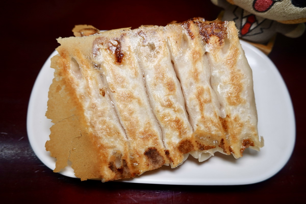 【台北忠孝敦化站美食】頂好紫琳蒸餃館 2025：東區頂好名店城美食街第一排隊老店，蒸餃、鍋貼必吃，還有牛肉蛋花湯 7069