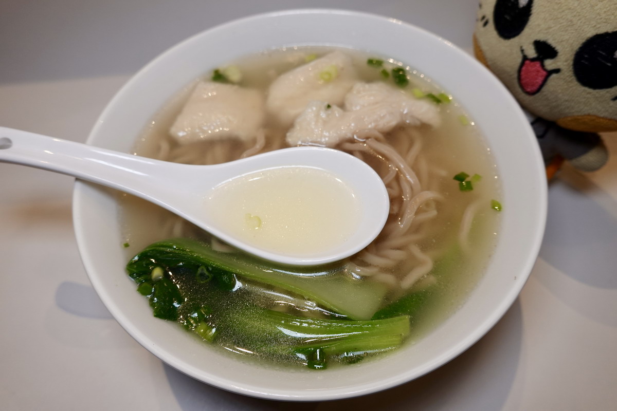 【台北港墘站美食】文湖21雞湯麵 2024：拳擊國手吳詩儀贏得奧運銅牌，家中經營的麵店隨即爆紅，雞湯蕎麥麵清爽，搭配現炸豬排滿足 6476