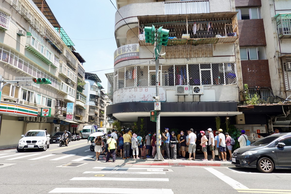 【台北港墘站美食】文湖21雞湯麵 2024：拳擊國手吳詩儀贏得奧運銅牌，家中經營的麵店隨即爆紅，雞湯蕎麥麵清爽，搭配現炸豬排滿足 6476