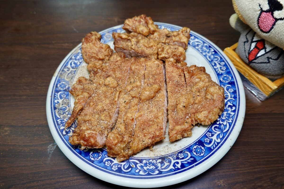 【台北善導寺站美食】93番茄牛肉麵 2024：高CP值樸實小麵館，中午會排隊，番茄牛肉麵加炸排骨一套吃起來 6509