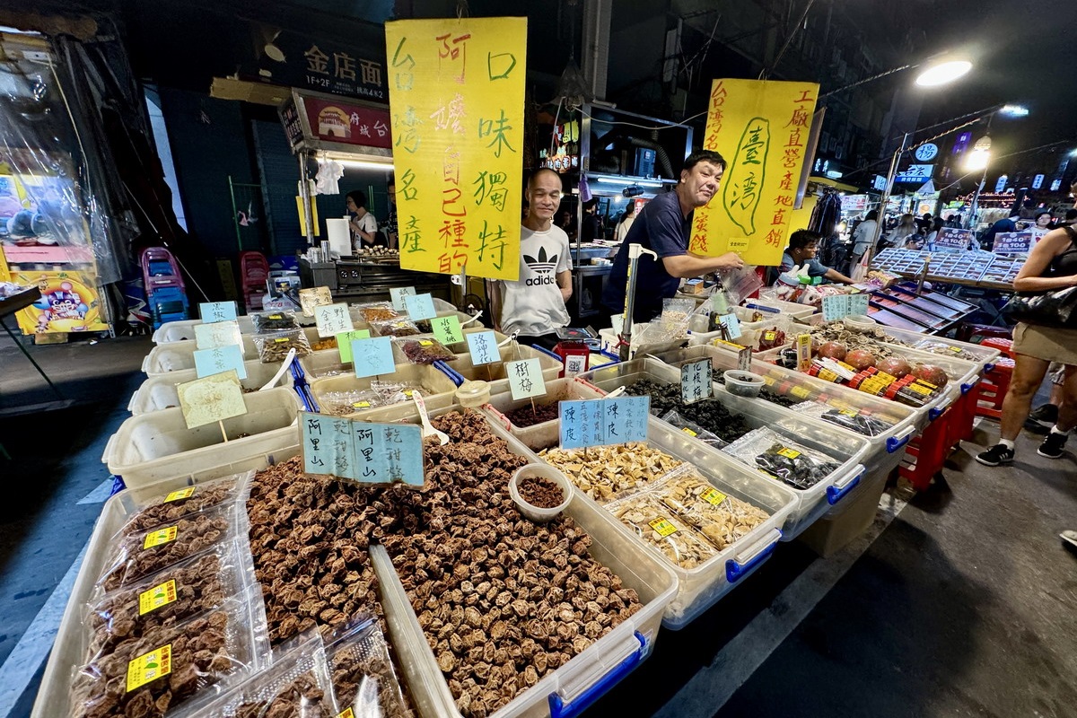 【懶人包】貓大爺饒河街觀光夜市美食特輯（2024，28家）：胡椒餅、藥燉排骨、臭豆腐、烤玉米、麵線、滷味、日式小吃 6493