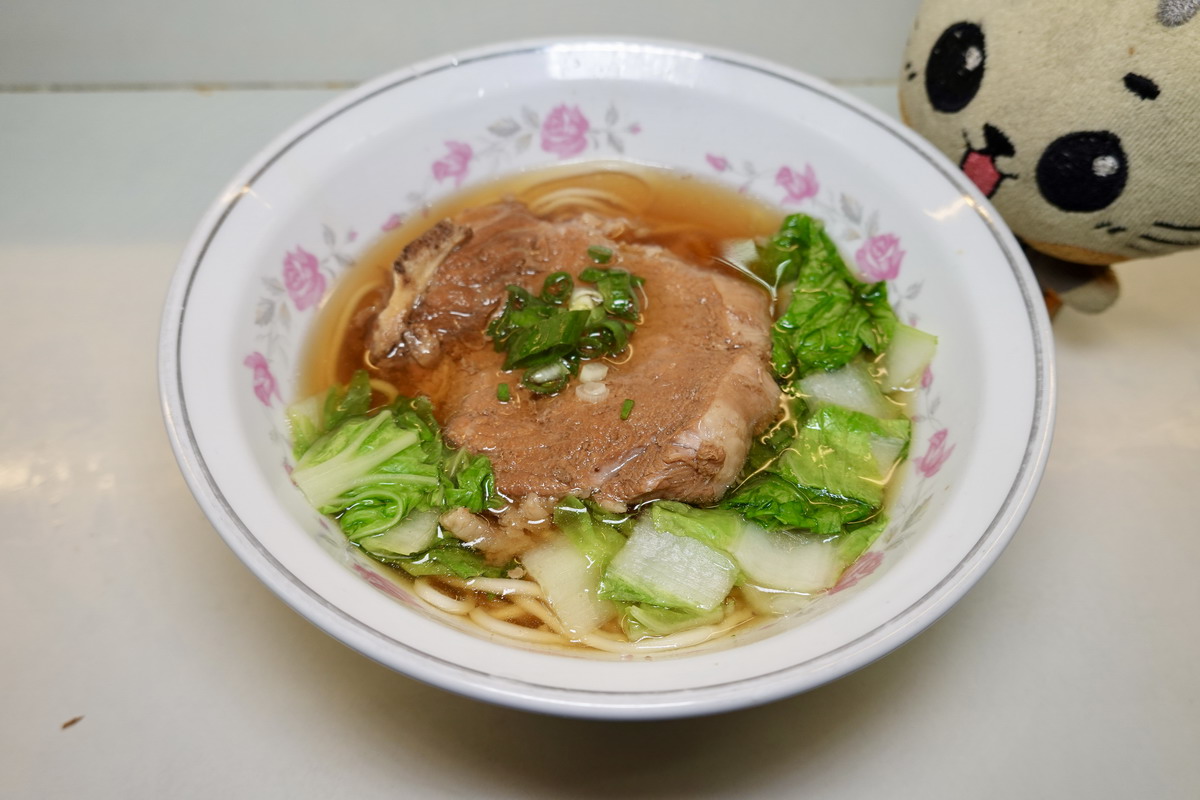 【台北忠孝敦化站美食】龍門美景紅油抄手 2025：台北東區地下室隱藏版排隊小店，1976年創業祖傳三代，招牌紅油抄手香麻迷人 7144