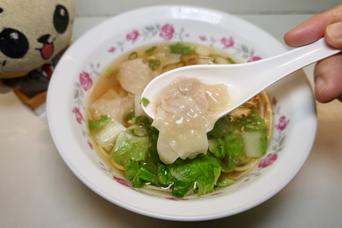 【台北忠孝敦化站美食】龍門美景紅油抄手 2025：台北東區地下室隱藏版排隊小店，1976年創業祖傳三代，招牌紅油抄手香麻迷人 7144