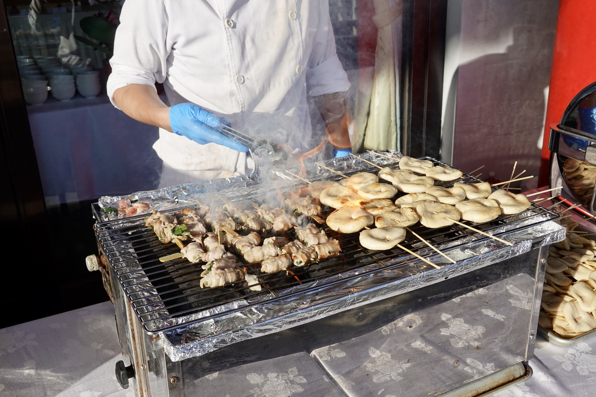 【中秋節烤肉】台北圓山大飯店「中秋饗烤肉，民歌伴賞月！」2024：碳烤全豬、松葉蟹腳、和牛漢堡、烤肉串、烤香腸吃到飽，加懷舊民歌、高空夜景，歡度中秋就在圓山飯店 6532