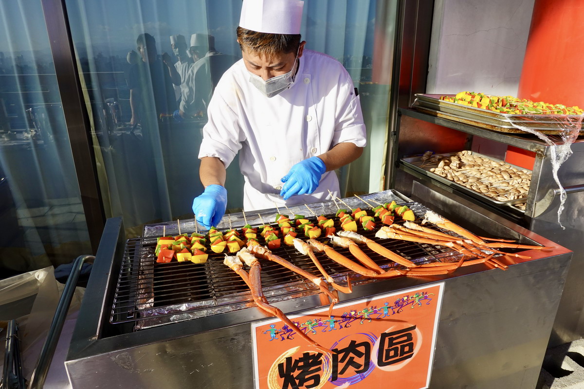 【中秋節烤肉】台北圓山大飯店「中秋饗烤肉，民歌伴賞月！」2024：碳烤全豬、松葉蟹腳、和牛漢堡、烤肉串、烤香腸吃到飽，加懷舊民歌、高空夜景，歡度中秋就在圓山飯店 6532