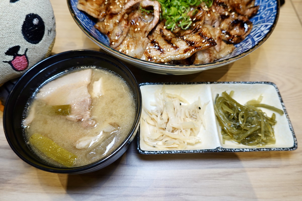 【桃園中壢美食】五日市十勝豚丼2024：全台首家北海道豚丼專門店開在中壢，原汁原味呈現十勝名物，本格派肉控快來吃 6535