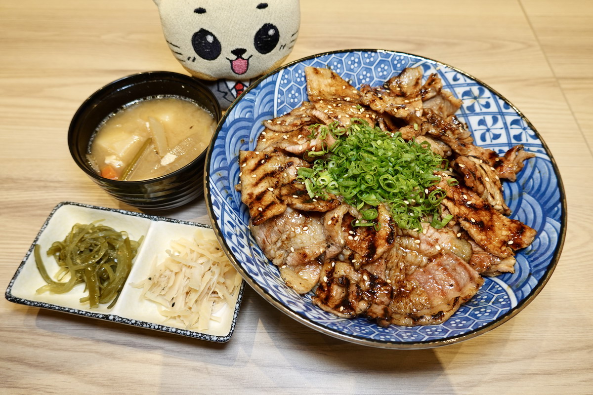 【桃園中壢美食】五日市十勝豚丼2024：全台首家北海道豚丼專門店開在中壢，原汁原味呈現十勝名物，本格派肉控快來吃 6535