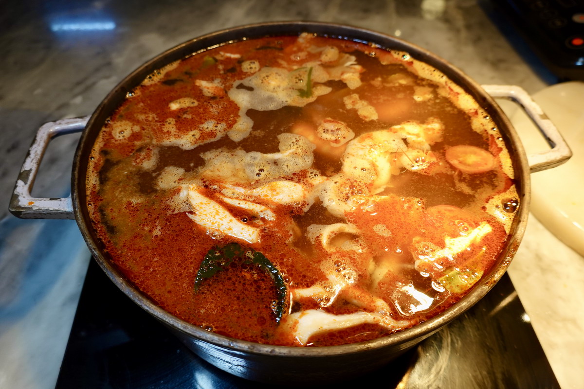 【台北南京復興站美食】JR東日本大飯店全日餐廳鉑麗安Brilliant吃到飽自助餐 2025:太狂了!香箱蟹一人一隻,泰國美食節主題味蕾大開,還有威靈頓牛排、羊排、燉牛舌自由!6942 【台北南京復興站美食】JR東日本大飯店全日餐廳鉑麗安Brilliant吃到飽自助餐 2025:太狂了!香箱蟹一人一隻,泰國美食節主題味蕾大開,還有威靈頓牛排、羊排、燉牛舌自由!6942