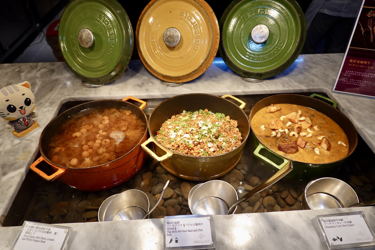 【台北南京復興站美食】JR東日本大飯店全日餐廳鉑麗安Brilliant吃到飽自助餐 2025:太狂了!香箱蟹一人一隻,泰國美食節主題味蕾大開,還有威靈頓牛排、羊排、燉牛舌自由!6942 【台北南京復興站美食】JR東日本大飯店全日餐廳鉑麗安Brilliant吃到飽自助餐 2025:太狂了!香箱蟹一人一隻,泰國美食節主題味蕾大開,還有威靈頓牛排、羊排、燉牛舌自由!6942