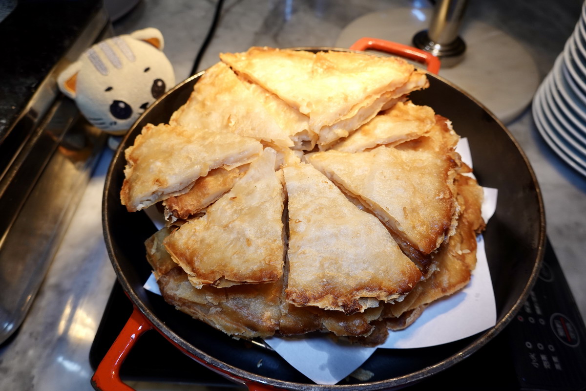 【台北南京復興站美食】JR東日本大飯店全日餐廳鉑麗安Brilliant吃到飽自助餐 2025:太狂了!香箱蟹一人一隻,泰國美食節主題味蕾大開,還有威靈頓牛排、羊排、燉牛舌自由!6942 【台北南京復興站美食】JR東日本大飯店全日餐廳鉑麗安Brilliant吃到飽自助餐 2025:太狂了!香箱蟹一人一隻,泰國美食節主題味蕾大開,還有威靈頓牛排、羊排、燉牛舌自由!6942